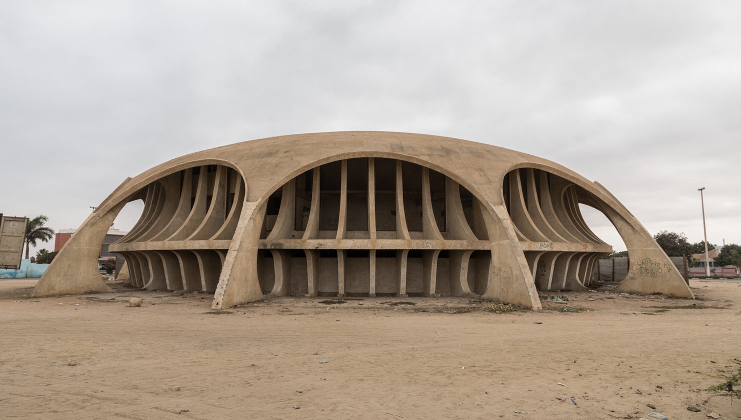 travel to Angola to visit the Cine Place Namibe I viajar a Angola para visitar el Cine Place Namibe