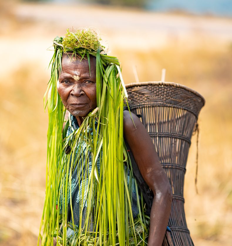 meeting with Yaka people during trip to DR of the Congo I encuentro con pueblo yaka durante viaje a la RD del Congo