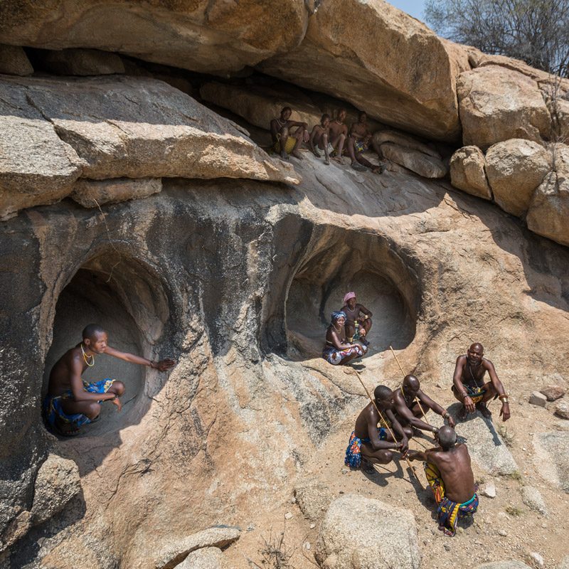 meeting with Cuis people during ethnographic trip to Angola I encuentro con el pueblo cuis durante un viaje etnográfico a Angola