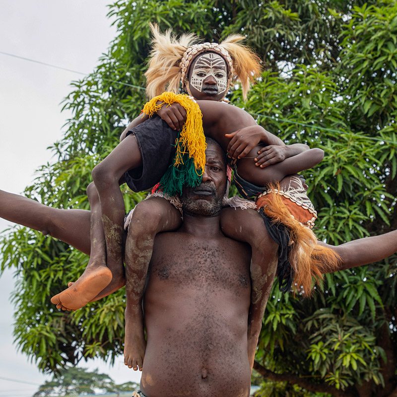 admiring acrobatics during snake girl rituals during trip to Ivory Coast I admirando acrobacias del ritual de las ninas serpientes durante viaje a Costa de Marfil