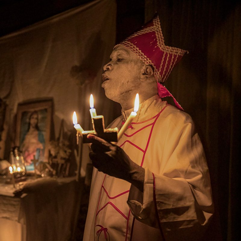 encuentro con pueblo fang durante ceremonia bwiti en Guinea Ecuatorial I meeting with Fang people during Bwiti ceremony in Guinea Equatorial